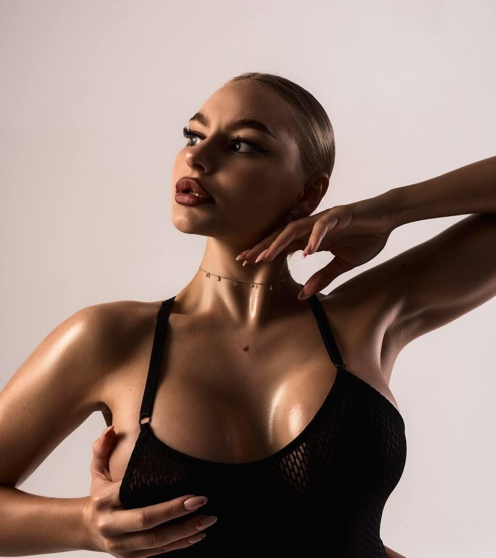 Лейла привлекальеная девушка из Выборга цена от 9000 руб