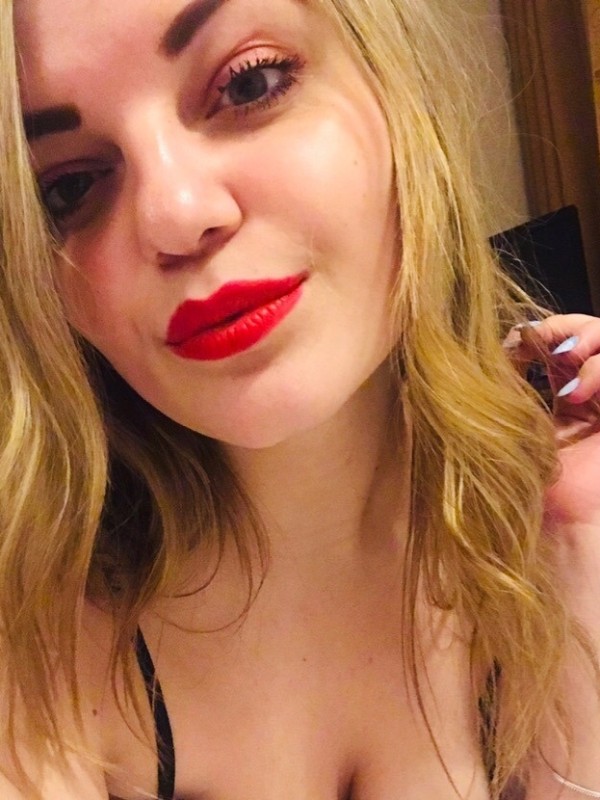 Надежда привлекательная девушка из Выборга цена от 3500 руб