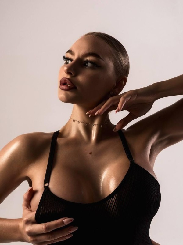 Лейла привлекательная девушка из Выборга цена от 9000 руб